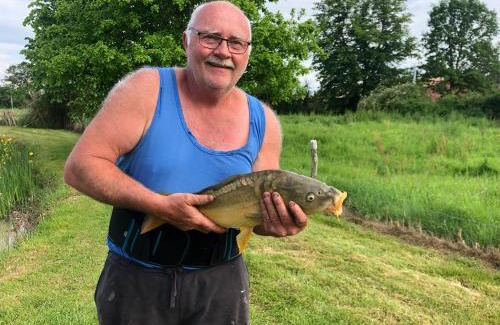 Bommiers House | The Lake Room Cottage with Private Fishing Lake