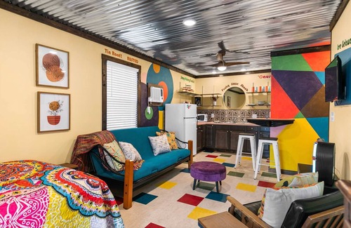 Jenkins Condo | The Lake Shack -Fun and Quirky, Bring Your Boat, A Fun Getaway Experience!-B52