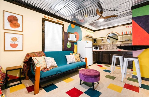 Jenkins Condo | The Lake Shack -Fun and Quirky, Bring Your Boat, A Fun Getaway Experience!-B52