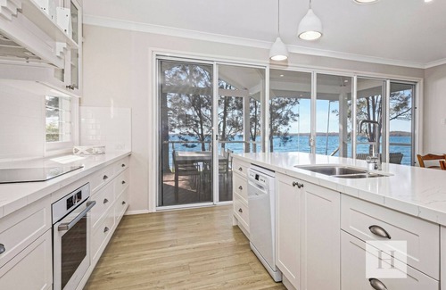 Summerland Point House | The Lakehouse Retreat - Waterfront w/Jetty!