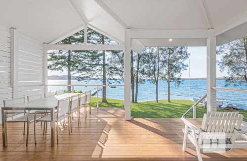 Summerland Point House | The Lakehouse Retreat - Waterfront w/Jetty!