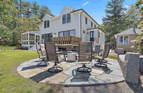 East Freetown House | The Lakehouse East Freetown