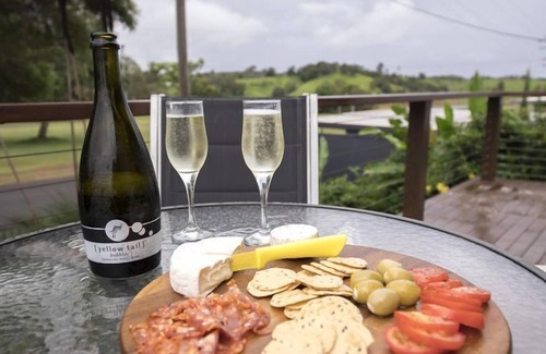 Yungaburra House | The Lakehouse - Lake Tinaroo waterfront getaway