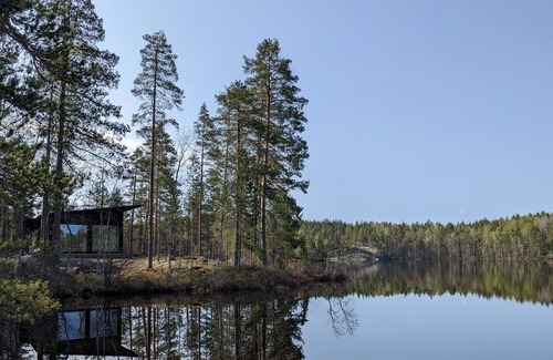 Mantyharju Cottage | The lakehouse offers luxury and breathtaking views close to nature.
