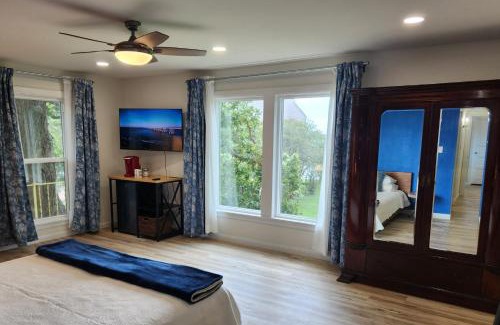 El Lago Bed & Breakfast | The Lakehouse on Clear Lake