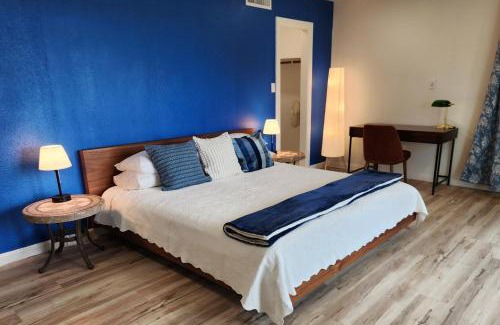 El Lago Bed & Breakfast | The Lakehouse on Clear Lake