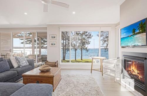 Summerland Point House | The Lakehouse Retreat