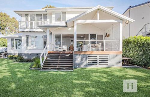 Summerland Point House | The Lakehouse Retreat