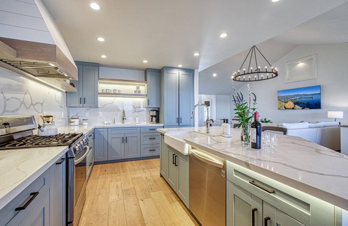 Kelseyville House | The Lakehouse. Spectacular Lake & Moutain Views, Pool, private marina & dock.