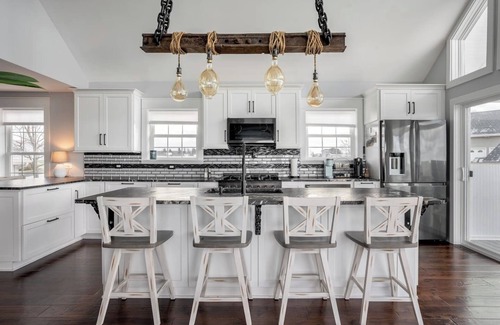 Niagara County House | The Lakeshore Cottage by Sul Lago