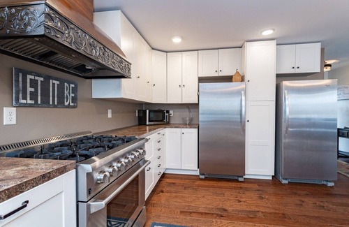 Winter House | The Lakeside - Hot Tub, Dog Friendly, Trail Acces - Pontoon Rental - On Lake Winter