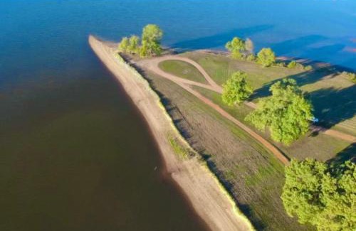 Hardin House | The Lakeside Loft- KY Lake Escape - Pirates Cove