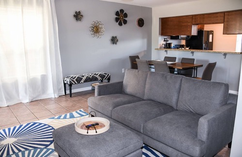 Starkville House | *The Lakeside Lookout* Modern! 5 Mins to MSU!