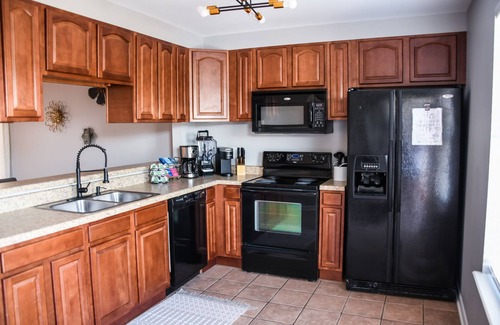 Starkville House | *The Lakeside Lookout* Modern! 5 Mins to MSU!