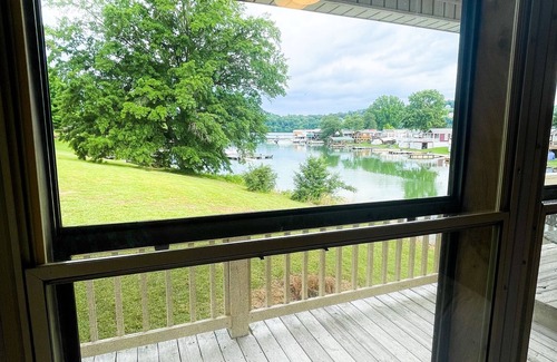 Dandridge House | The Lakeview! Cove-side retreat on beautiful Douglas Lake!