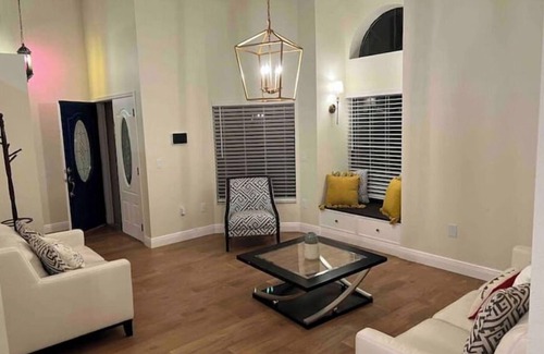 Buena Ventura Lakes House | The LakeView House - Family Friendly 4Br with Pool BBQ Grill & pet allowed