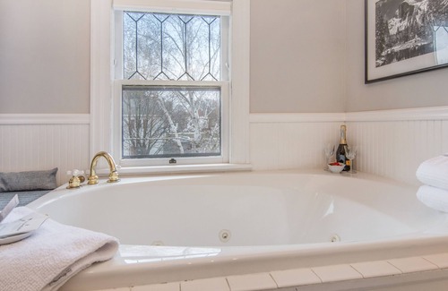 Ludington Bed & Breakfast | The Lamplighter Bed & Breakfast of Ludington