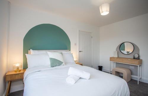 Crawcrook House | The Lampton - Modern - Gibside - Smart Tv - Wifi