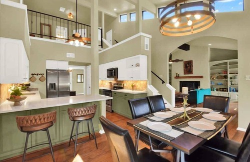 Bartonville House | The Land Fall Lodge S