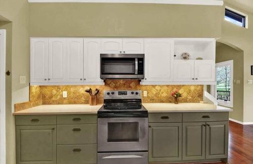 Bartonville House | The Land Fall Lodge S