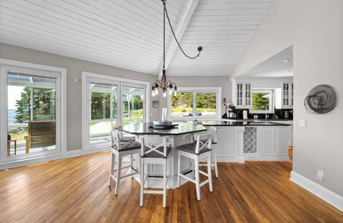 Ingramport House | The Land Yacht – Indoor Pool, Hot Tub, Solarium Lounge & Sublime Ocean Views