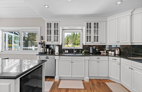 Ingramport House | The Land Yacht – Indoor Pool, Hot Tub, Solarium Lounge & Sublime Ocean Views