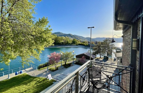Chelan Condo | The Landing 101 Twin/Twin ADA Accessible