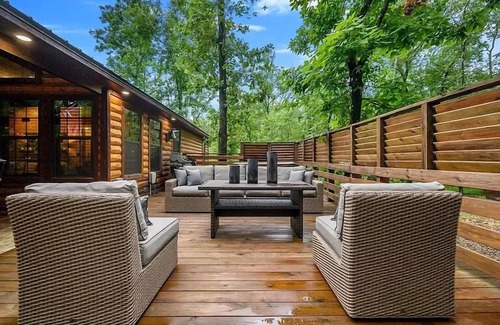 Broken Bow Cabin | THE LANDING is a Well Appointed Cabin! Perfect location!