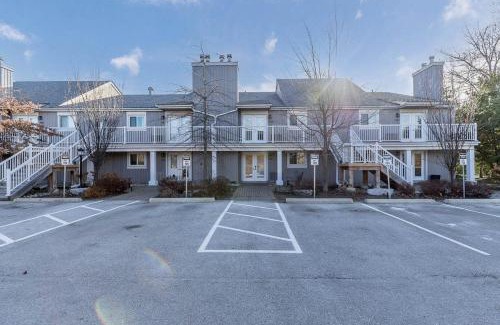 Collingwood House | The Landing Pad - Condo in Collingwood