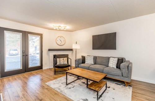 Collingwood House | The Landing Pad - Condo in Collingwood