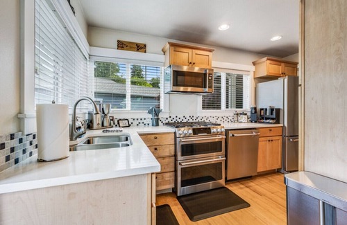Manchester House | The Landing - Waterviews, Beach Access, & Hot Tub