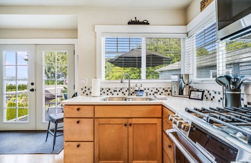 Manchester House | The Landing - Waterviews, Beach Access, & Hot Tub