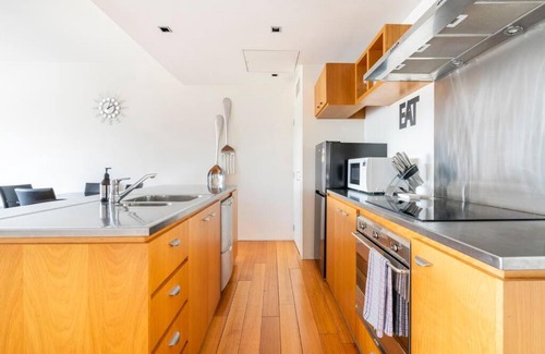 Auckland Central Business District Apartment | The Landings Parnell