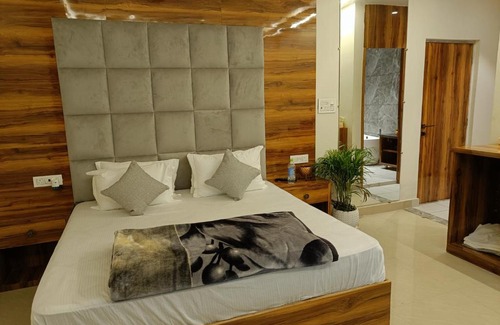 Rohtak Hotel | The Landlord Hotel