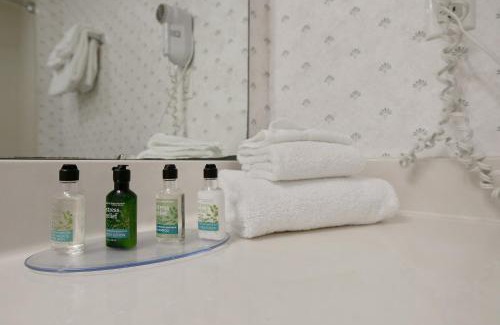 Fort Bragg Hotel | The Landmark Inn