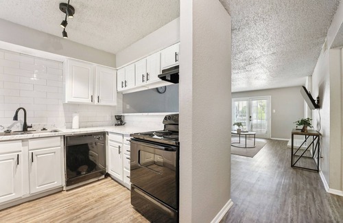 North Arlington Apartment | The Landry 107 | Spacious and Cozy 2 Bedroom 2bth
