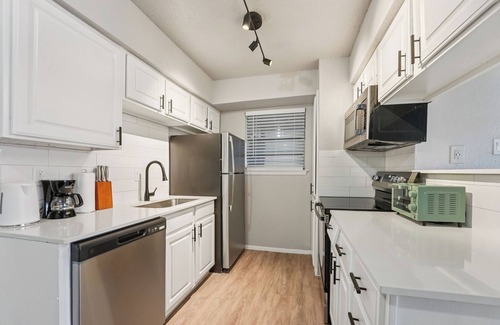 North Arlington Apartment | The Landry 388 | Spacious and Cozy 2 Bedroom 1bth