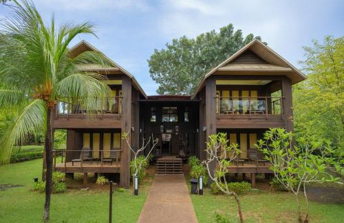 Kampung Batin Resort | The Langit Duyong Marina Resort