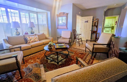 Buena Vista Hotel | The Lanier Room at The Town House Inn - Guesthouse