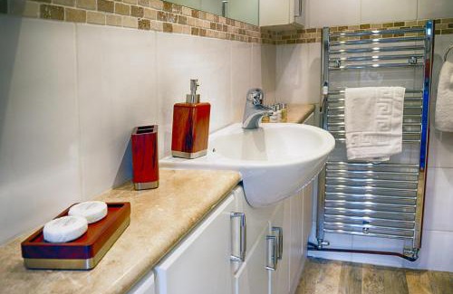 Bourton House | The Lansdowne Cottage - Exclusive Welcome Hamper