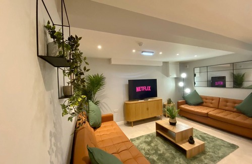 Stoneybatter House | The Large Group House by Shortstays - Dublin City Center - Sleeps 21