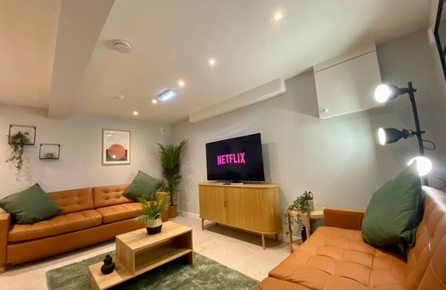 Stoneybatter House | The Large Group House by Shortstays - Dublin City Center - Sleeps 21