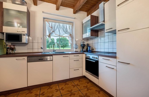 Sudwalde House | The Large Guest House with Pool, Wi-Fi and Garden; (Pet Friendly)