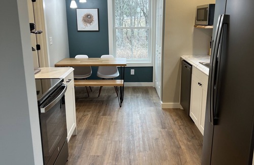 Cane Valley House | The Last Cast lake rental * Unit A*1/4 mile from State Dock!