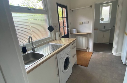 Chelmsford Apartment | The Laurels Lovely Town Centre Apartment-nFive Minutes From The Train Station