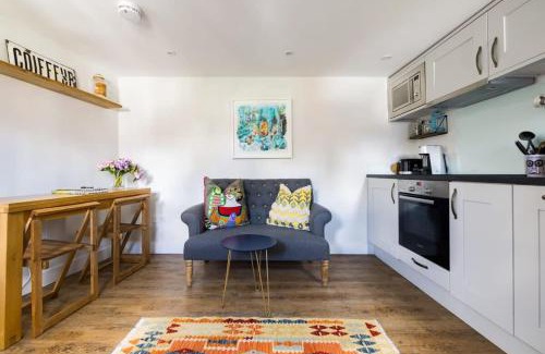 Alresford Villa | The Lavender Folly - Cosy Accommodation Alresford