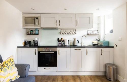 Alresford Villa | The Lavender Folly - Cosy Accommodation Alresford
