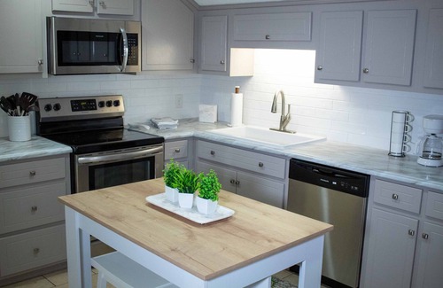 Lawrenceburg House | The LawCo Loft - In the heart of Lawrenceburg, TNn2 Bedroom/1Bathroom