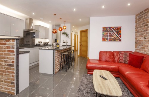 York Cottage | The Lawrence Apartments - Apartment 1 - sleeps 4 guests in 2 bedrooms