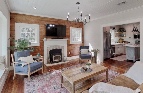 Hico Cottage | The Lazey Dazey Cottage, Dating back to 1884 in Hico, Texas